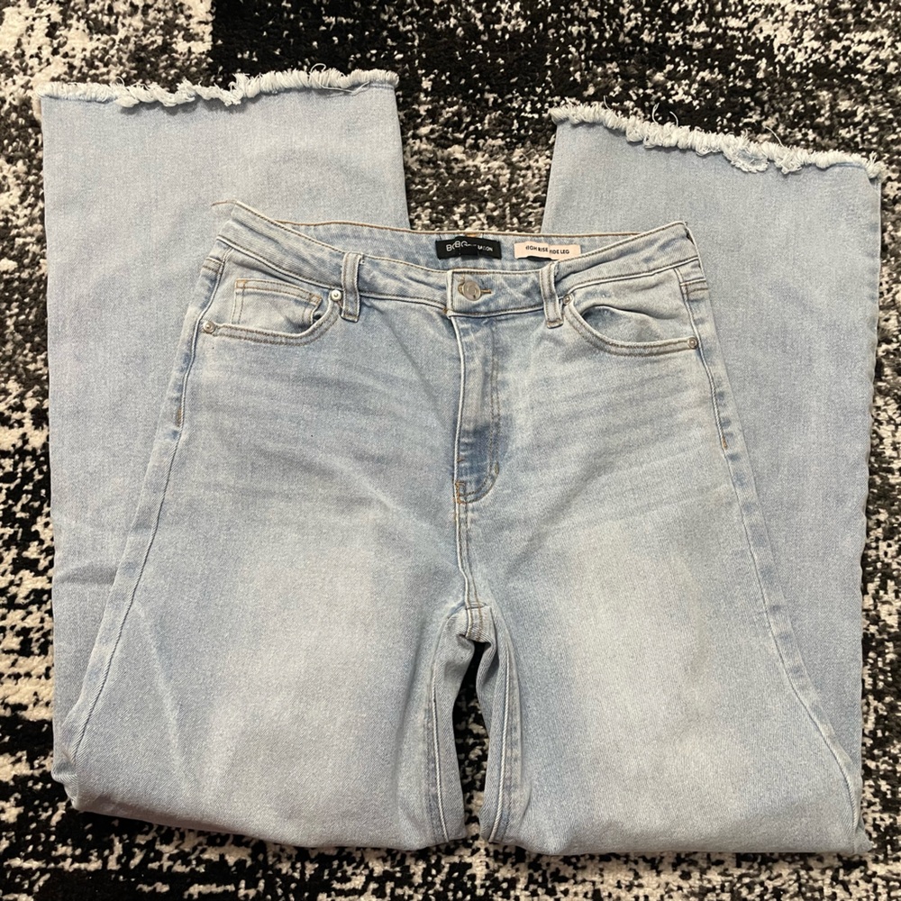 Light wash BCBGeneration high-rise wide leg jeans. Size 13/31. ￼